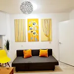 Elena Flat Sonnenblumen Zentrum * Duisburg