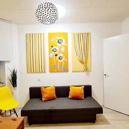 Elena Flat Sonnenblumen Zentrum * Duisbourg