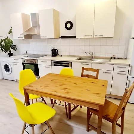Elena Flat Sonnenblumen Zentrum Appartement