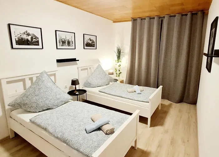 Elena Flat Sonnenblumen Zentrum * Duisburg