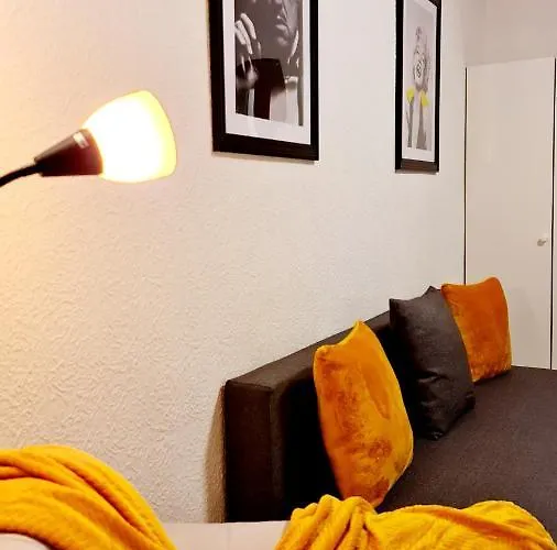 Elena Flat Sonnenblumen Zentrum * Duisburg