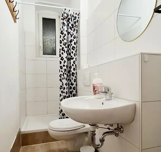 Elena Flat Sonnenblumen Zentrum * Duisburg