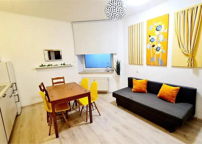 Elena Flat Sonnenblumen Zentrum *